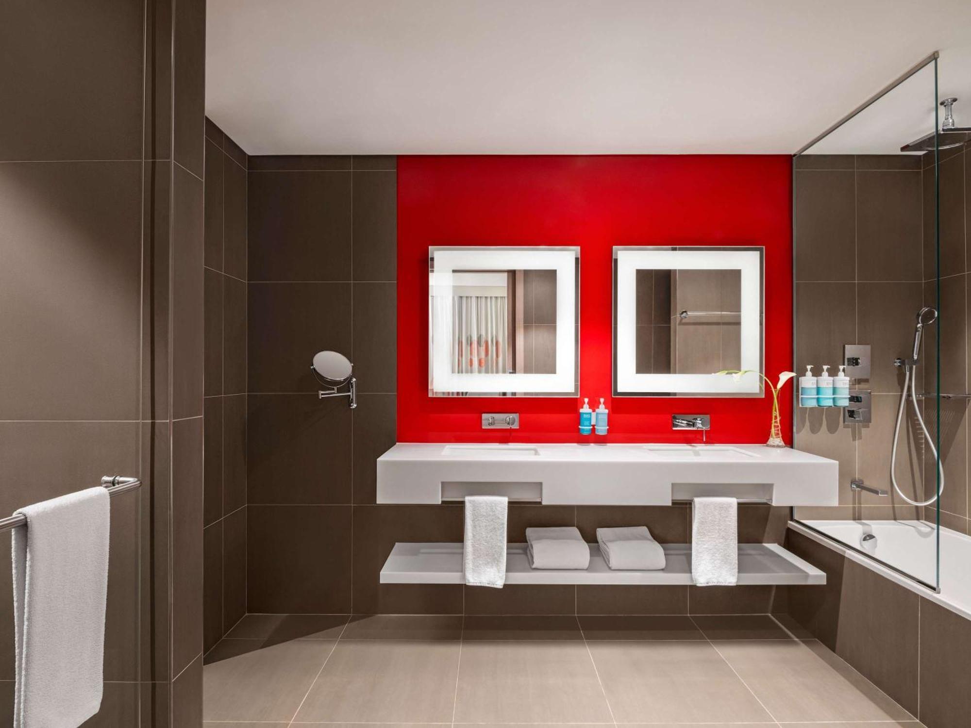 Novotel Bur - Healthcare Отель Дубай