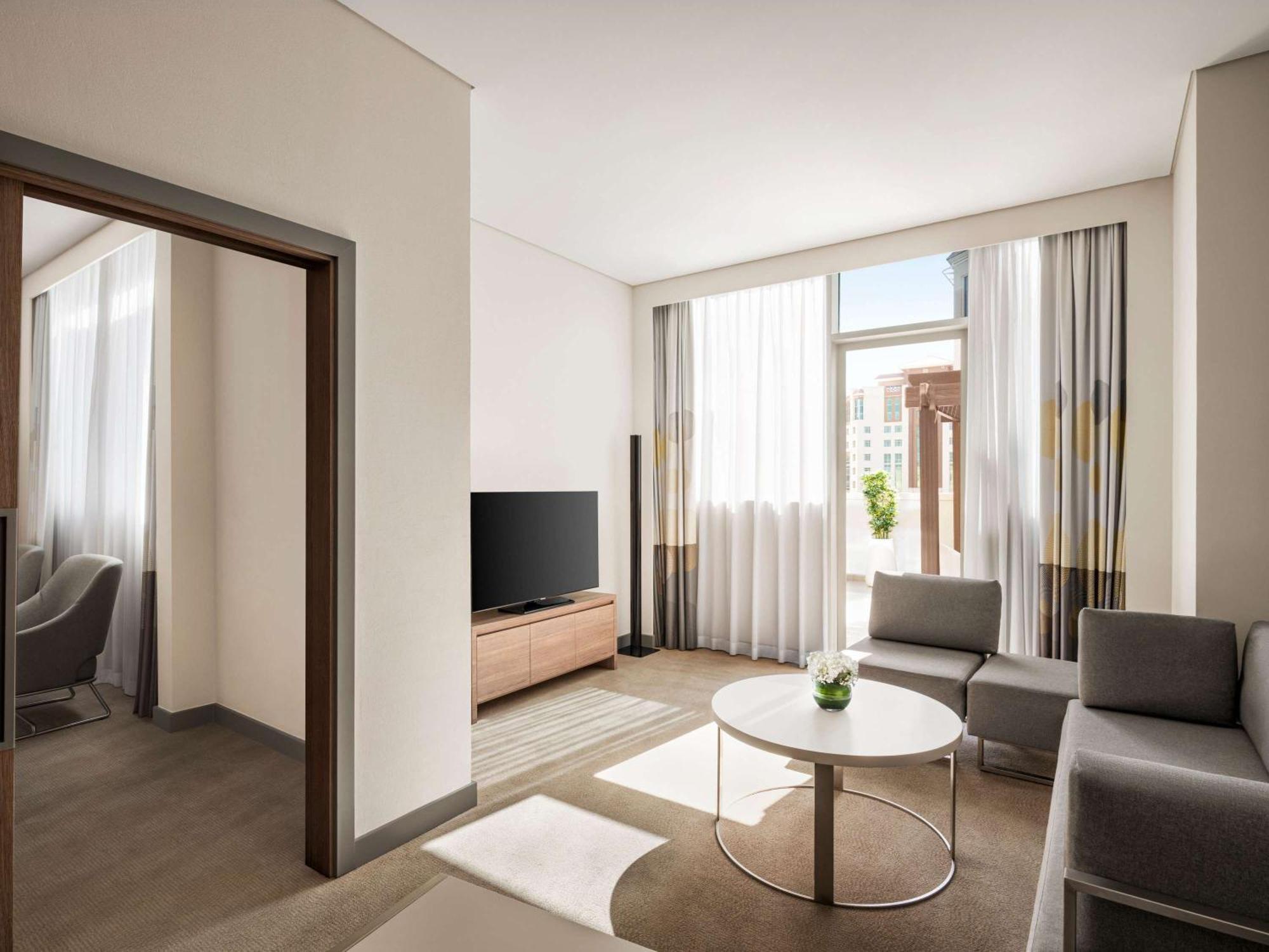 Отель Novotel Bur - Healthcare Дубай